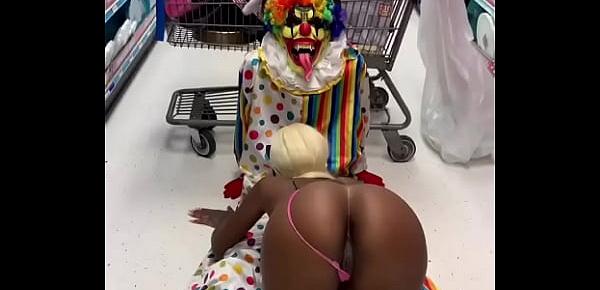  Clown gets dick sucked in party city